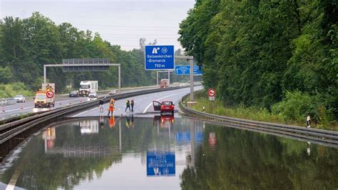 Unwetterchaos im Ruhrgebiet A42 und A43 wegen Überflutung gesperrt