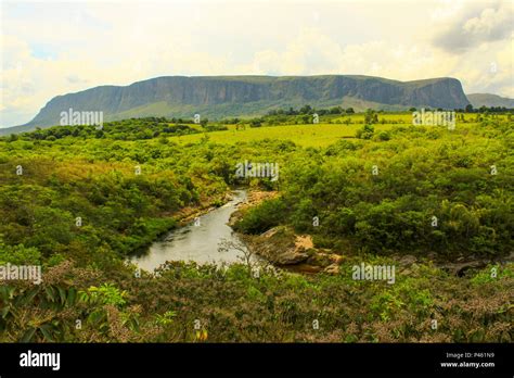 Vista panorÃmica da Serra da Canastra e leito do rio SÃo Francisco