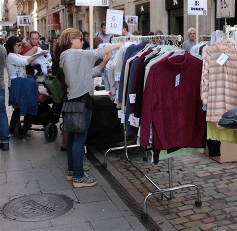 Tornen A Organitzar La Botiga Al Carrer A Girona Economia El Punt Avui