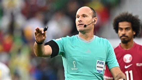 Fifa Kabulkan Permintaan Messi Wasit Kontroversial Mateu Lahoz