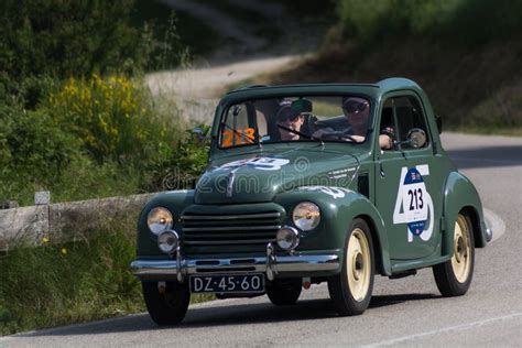 Fiat C Topolino Belvedere En Un Viejo Coche De Carreras En