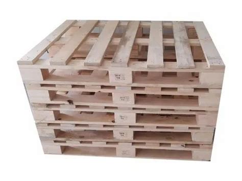 Square 4 Way Industrial Wooden Pallet For Shipping Capacity 150 Kg