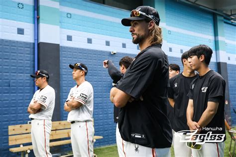 한화 오퍼 고민도 안 했다류현진에게 배우겠다 한국야구 기대하는 대체 외인 와이스 청주 현장