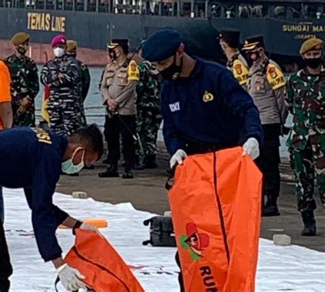 Satu Korban Tragedi Sriwijaya Air Sj Teridentifikasi Bernama Okky