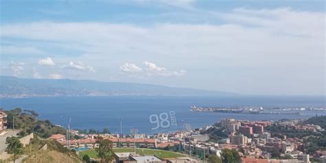 Traghetto Urta La Massicciata Del Porto Di Villa Nessun Rischio Per