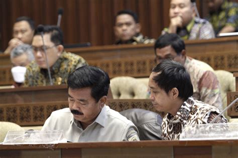 Komisi II DPR Gelar Raker Dengan Menteri ATR BPN Bahas Permasalahan