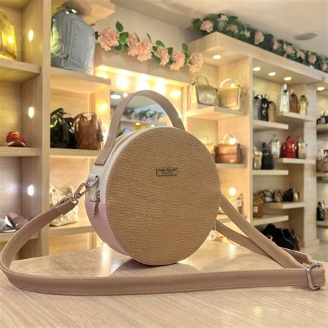 Bolso Pequeño Redondo Nude Combinado En PVC Santo Rosario Moda Bolsos y Morrales