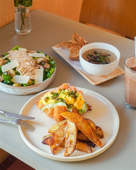 Famous Amos Singapore - Looking for corporate gifts? Shower your