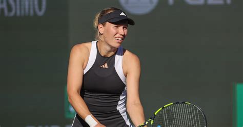 Charleston Open Wozniacki Advances To Second Round Tennis Majors