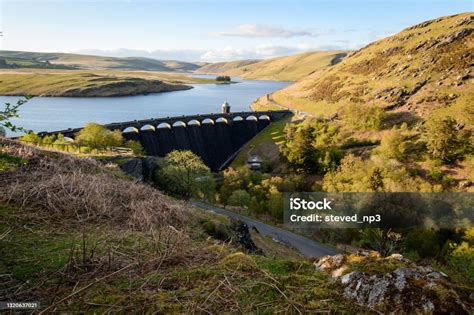 Elan Valley Reservoirs And Dams Stock Photo - Download Image Now - Valley, Wales, Springtime ...