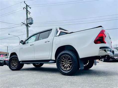 Toyota Hilux White Fuel Off Road Rebel 6 D681 Wheel Front