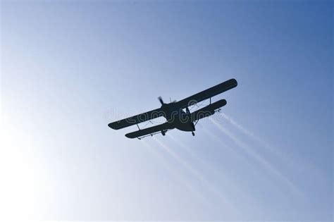 Old Plane Flying And Spraying The Crops Stock Image Image Of Airshow