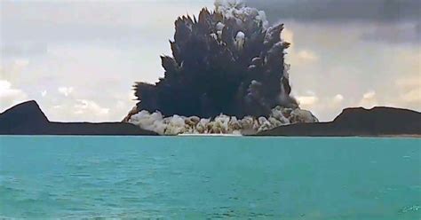 Isola Di Tonga Erutta Vulcano Sottomarino Onde Anomale Si Infrangono