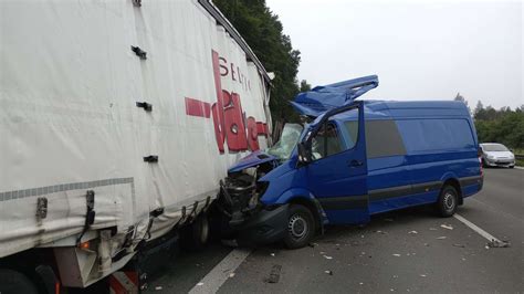 Sprinter Kracht In Pannen LKW Schwerer Unfall Auf Der A3 Bei Bonn