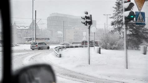 Pogoda Minus 25 stopni zamiecie i śnieg po kolana Idzie sroga zima