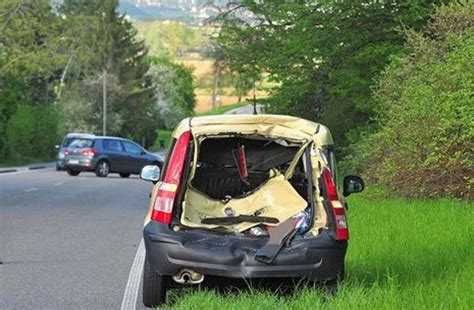 Schlimmer Unfall In Leonberg J Hriger Motorradfahrer Stirbt Bei