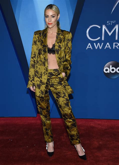 PHOTOS: 2017 CMA Awards red carpet fashion - ABC7 Los Angeles