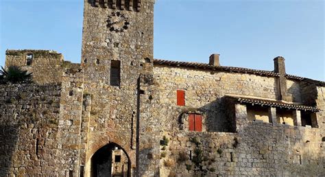 Le village fortifié de Larressingle Chateau de Mons