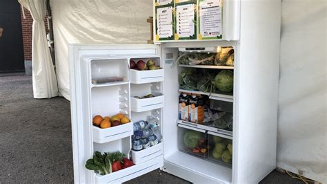 box  community fridge aims  feed