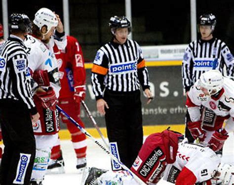 Topddommer tilbage på dansk is BT Ishockey bt dk