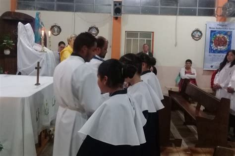 Paróquia Nossa Senhora das Dores investe novos MECEs acólitas e