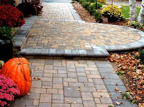 Paver Walkway The Colors And Multi Sized Blockspavers Garden