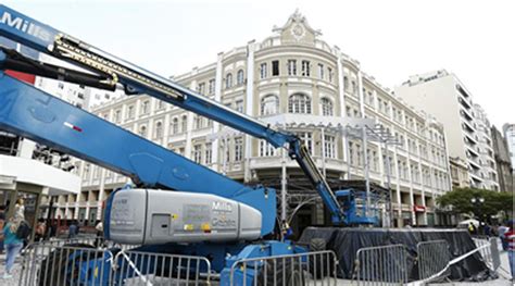 Estrutura Para O Natal Do Pal Cio Avenida Come A A Ser Montada Veja As