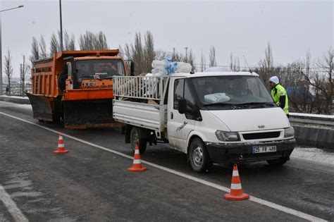 Erzurum Artvin Kara Yolu Yo Un Kar Ve Tipi Nedeniyle Ula Ma Kapat Ld