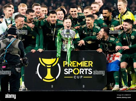 Celtic S Callum Mcgregor Centre And Team Mates Celebrate With The