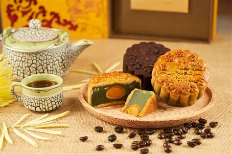 Traditional Chinese Mooncakes and Mid-Autumn Festival Guide | Etramping