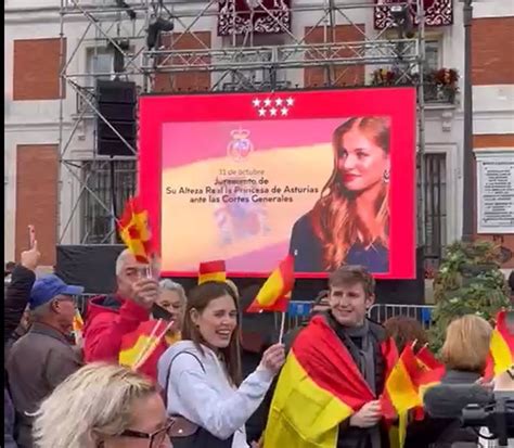 Fotos Y Vídeos De La Jura De La Constitución De La Princesa Leonor