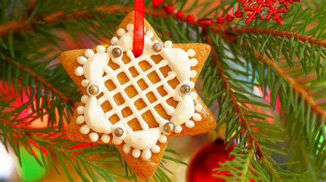 Homemade Christmas Ornaments You Can DIY On A Budget