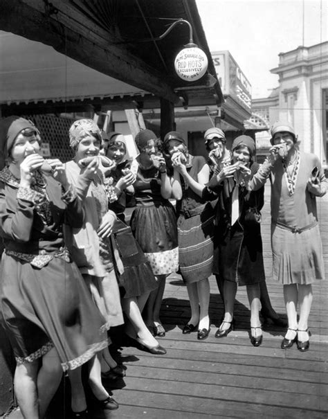 50 Fabulous Pictures Of Womens Street Style From The 1920s Chicago