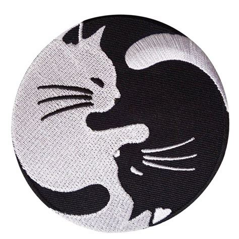 Patch écusson badge chat ying yang noir et blanc 7 5cm broder