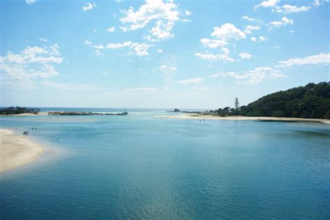 Currumbin Alley - Currumbin Creek inlet to the ocean. Surf on the point ...