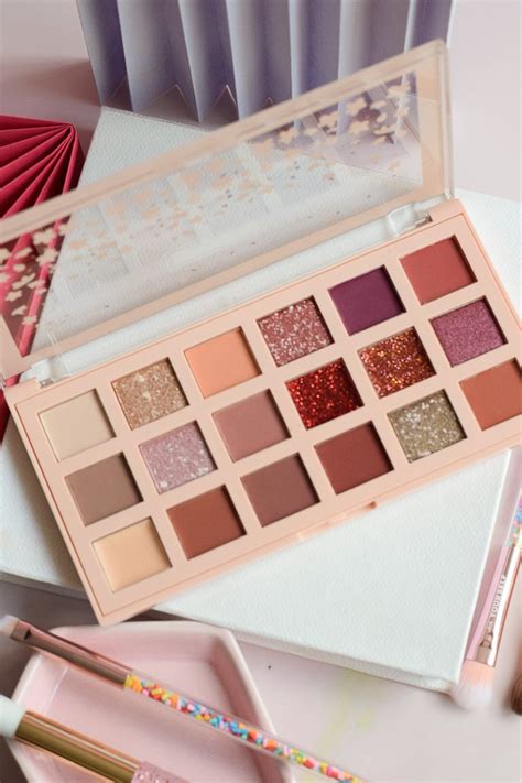 Sombras Nude Flores X 18 Tonos Valmar