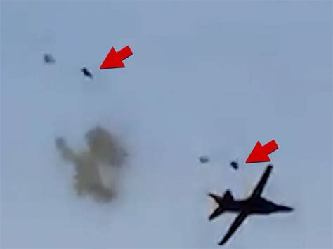 Fighter Jet Crashes At Michigan Airshow Pilots Eject Right On Time