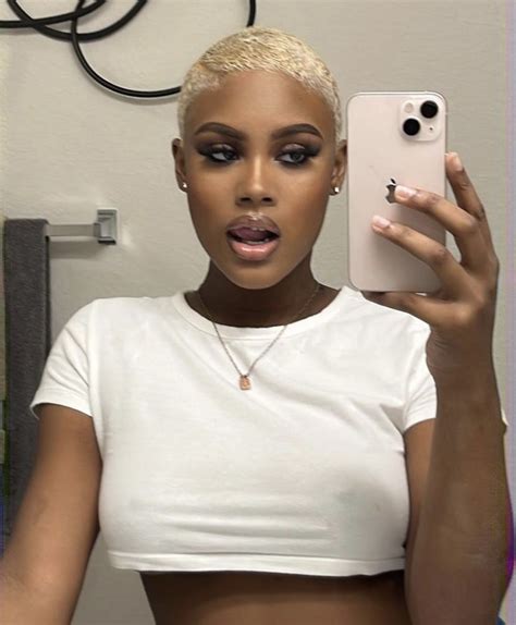 Pin By Cassandra Pearson On What The Hair Short Platinum Blonde Hair Short Shaved