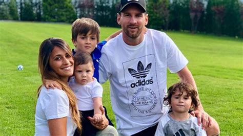 Foto De Los Tres Hijos De Antonela Roccuzzo Y Messi Directos Al