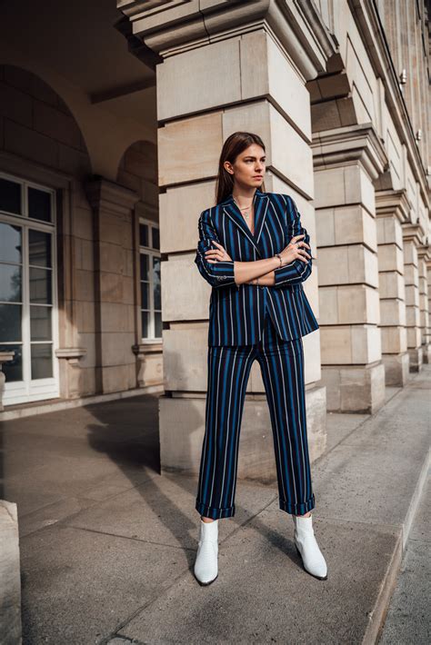 Spring Office Outfit: Striped Suit and White Boots || Fashionblog Berlin