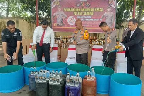 Polres Serang Musnahkan 5 Ribu Botol Miras Hasil Razia Tahun 2024