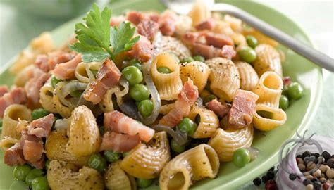 Pasta Med Ost Bacon Og Erter Oppskriftskroken