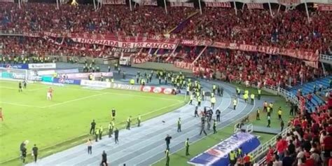 AsÍ Se Metieron A La Cancha Los Hinchas Del AmÉrica