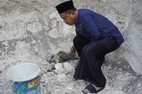 Bupati Banggai Lakukan Peletakan Batu Pertama Pembangunan Tempat Wudhu