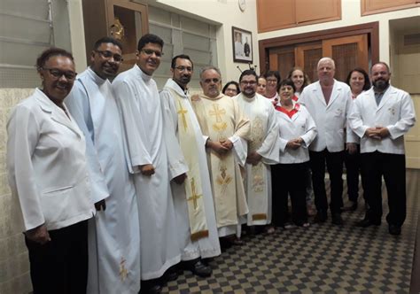 Padre Luiz Pena Celebra Anivers Rio De Ordena O Sacerdotal