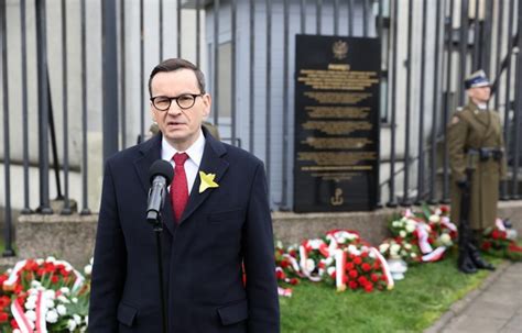 Premier Morawiecki W Tvn Pad Y Skandaliczne S Owa Kt Re Nie Maj