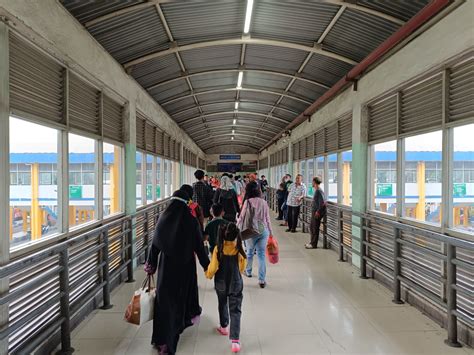 H 2 Lebaran Idulfitri 52 Ribu Orang Padati Terminal Purabaya