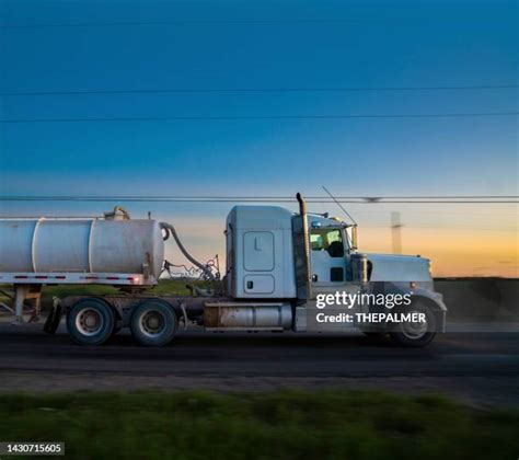 Propane Gas Truck Photos And Premium High Res Pictures Getty Images