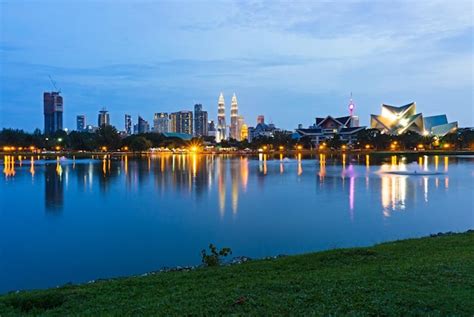 Vista De La Hora Azul Del Horizonte De Kuala Lumpur Capital De Malasia