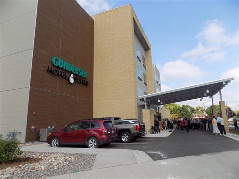 Gundersen Hotel and Suites now officially open - WIZM 92.3FM 106.7FM 1410AM